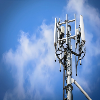 25M 30M 40m 都市部 5G スモールセル高密度化向けの軽量屋上モノポール タワー (基本設置面積が小さく、亜鉛メッキ鋼板を使用)