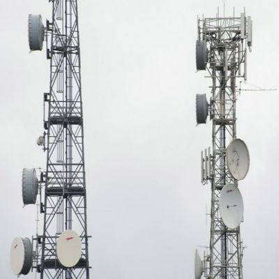 4脚角鋼鉄 自立電信網塔とインターネットISP 無線5Gアンテナ塔