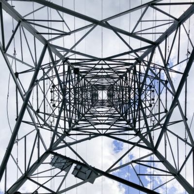 電源 高電圧 送電塔 鉄柱 アンテナ モノポールの塔