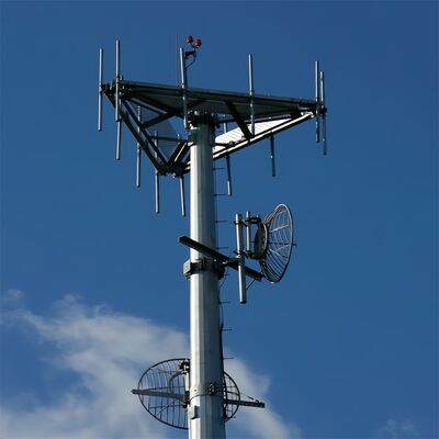 モノポールタワー、EN 1991-1-4 & EN 1993-3-1 設計コードに準拠した、性能のための軟鋼および高張力鋼材で構成された通信タワー