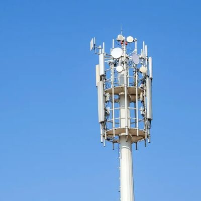 モノポールタワー、EN 1991-1-4 & EN 1993-3-1 設計コードに準拠した、性能のための軟鋼および高張力鋼材で構成された通信タワー
