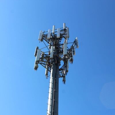 モノポールタワー、EN 1991-1-4 & EN 1993-3-1 設計コードに準拠した、性能のための軟鋼および高張力鋼材で構成された通信タワー