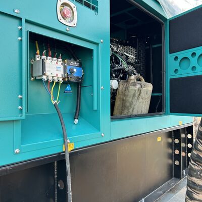 通信および照明タスク向けのパフォーマンスを提供する、垂直偏差1000分の1未満のヘビーデューティ伸縮タワー