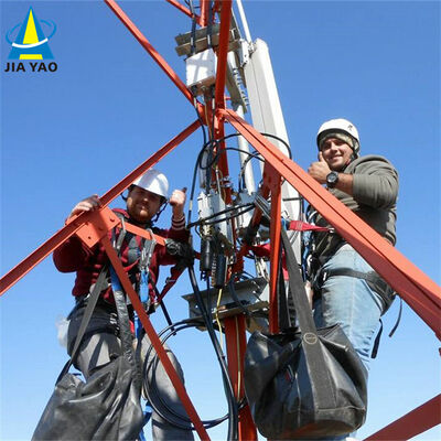 3脚の角型鉄塔 傾斜が等しくまたは傾斜が変化し,通信のための角型鉄の横切断を持つ三角形鉄塔体