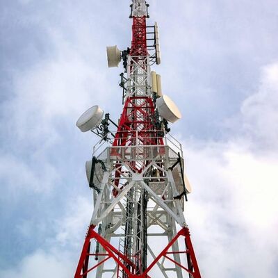 5GおよびWi-Fiインターネット接続設計用の亜鉛メッキ4脚角鋼格子塔