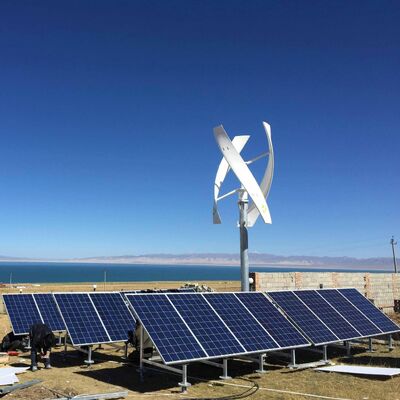 太陽光発電のアンテナ タワー自立電流を通された 20 30 40M 4G 5G オフグリッド電気通信マスト