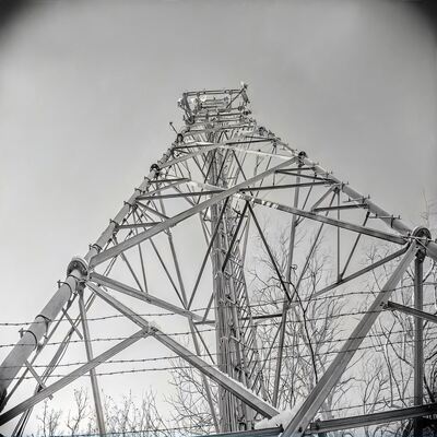 18 28 38M 3脚管状鋼亜鉛メッキマルチ周波数屋外5G 4G Wifiテレビ放送通信タワー