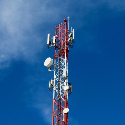 通信、マイクロ波監視、観測、セキュリティ用途向けに設計された30M 3脚管状鋼管タワー