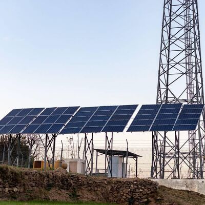 風力発電所ソーラーパーク監視用の再生可能エネルギー対応通信塔