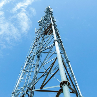 44 メートル 54 メートル 66 メートル 74 メートルのバス ターミナル ハブ 5G のための溶融亜鉛メッキ 3 管テレコム タワー