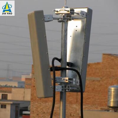 25M 30M 40m 都市部 5G スモールセル高密度化向けの軽量屋上モノポール タワー (基本設置面積が小さく、亜鉛メッキ鋼板を使用)