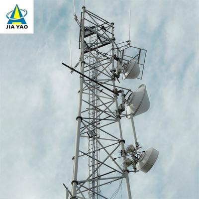 遠隔鉱山エリア通信用の頑丈な 3 脚の管状鋼鉄格子タワー 4G 5G 基地局 Q345B ホット DIP 亜鉛メッキ耐風マスト