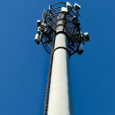 都市型スマートシティ基地局向け内部昇降梯子とメンテナンスプラットフォームを備えた20m～40mの産業グレードモノポールテレコムタワー